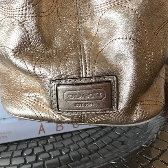 COACH GOLD KISS LOCK SHOULDER BAG - Picture 4 of 15
